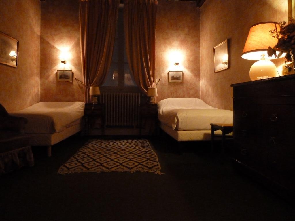 Hotes De Montboulan サルブリ 部屋 写真